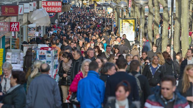 Im vergangenen Jahr lebten rund 19,3 Millionen Menschen mit einem Migrationshintergrund in Deutschland.
