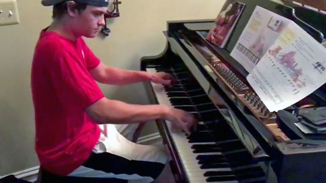 PizzaboteKlavier.jpg