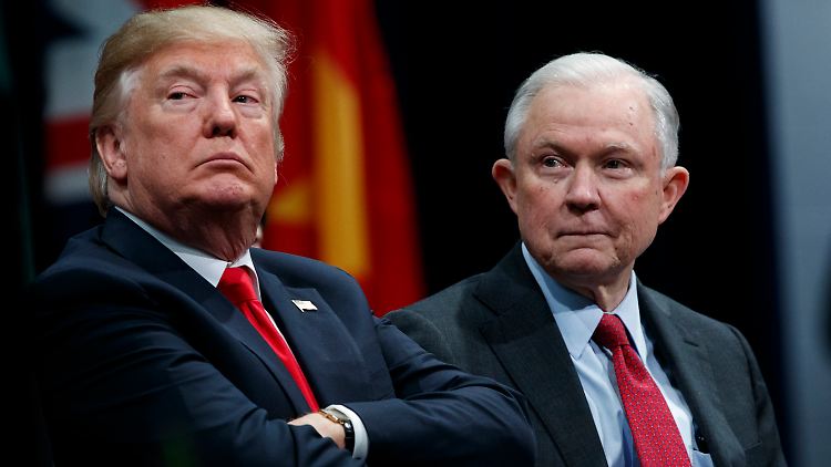 US-Präsident Donald Trump (links) ist mit dem Vorgehen seines Justizministers Jeff Sessions nicht zufrieden.