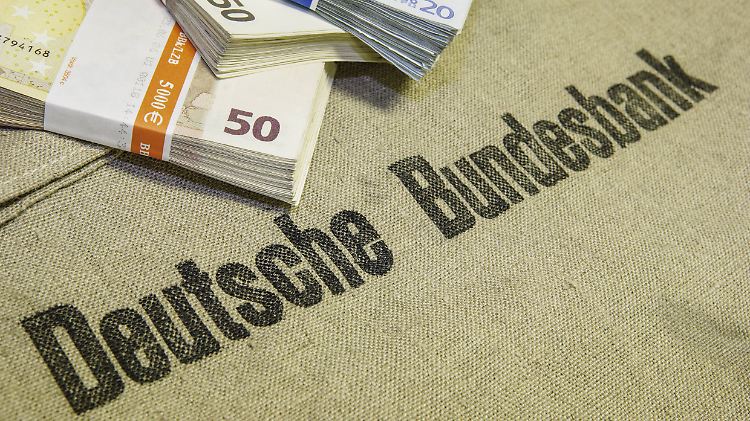 Die vom Iran gewünschte Bargeldsumme entspricht mindestens 1,5 Millionen Scheinen. Das würde - einschließlich Banderolen - ein Gewicht von 1620 Kilogramm ausmachen - in normalen Koffern transportiert, müssten gut 80 Koffer an Bord geschleppt werden.