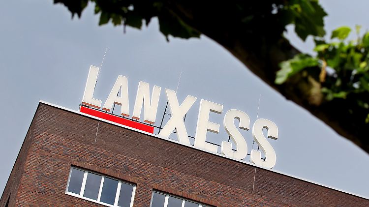 Dollar-Schwäche kostet Lanxess Rendite.