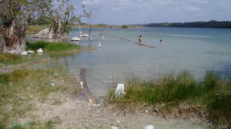 Blick auf den See Chichancanab, den Ort der Studie. Chichancanab bedeutet "Kleines Meer" in yukatekischem Maya - der Name nimmt Bezug auf sein relativ salziges Wasser, das hauptsächlich aus Kalzium und Sulfat besteht.