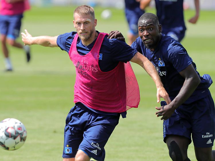 Großer Trainingseifer bei Kapitän Aaron Hunt (links) und Stephan Ambrosius.