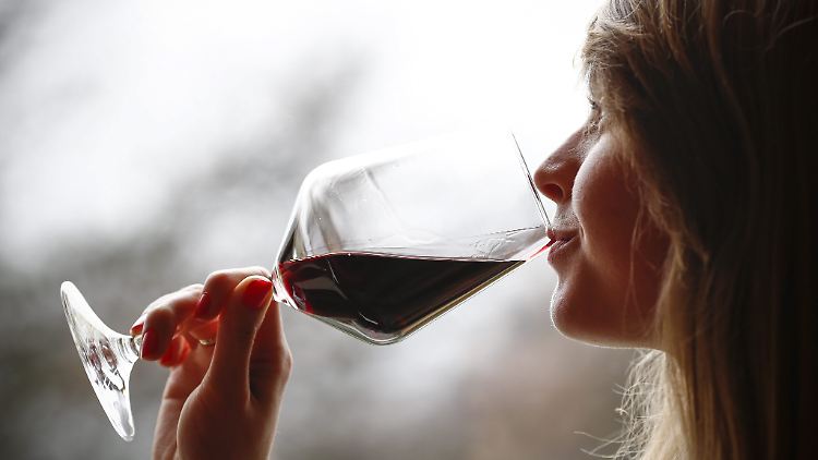 Bis zu sechs Gläser Wein in der Woche gelten als moderates Trinken.