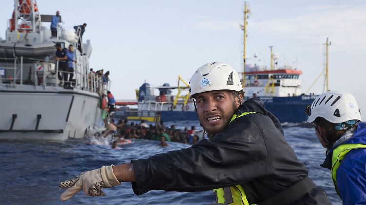 Tödlicher Einsatz. 20 Menschen starben im November 2017, als private Retter und die libysche Küstenwache im Mittelmeer aneinandergerieten. Gegen Italien wird nun geklagt.