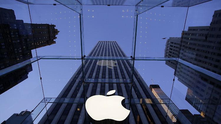 Als erstes US-Unternehmen schafft Apple einen dreizehnstelligen Börsenwert.