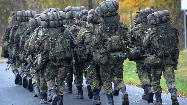 Die Bundeswehr steht derzeit bei der Gewinnung junger Leute in Konkurrenz mit Wirtschaftsunternehmen.