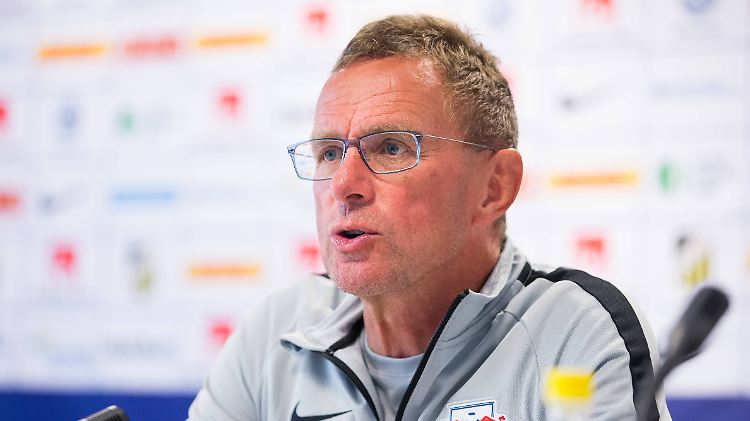 Ralf Rangnick missfällt die Einstellung einiger seiner Spieler. Das hat er öffentlich kundgetan. 