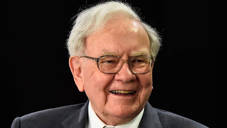 Warren Buffett steht seit über 50 Jahren an der Spitze von Berkshire Hathaway. 
