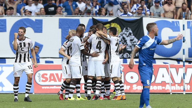 Geführt - und verloren: Der 1. FC Magdeburg erlebte bei seinem Zweitliga-Debüt eine emotionale Achterbahnfahrt.