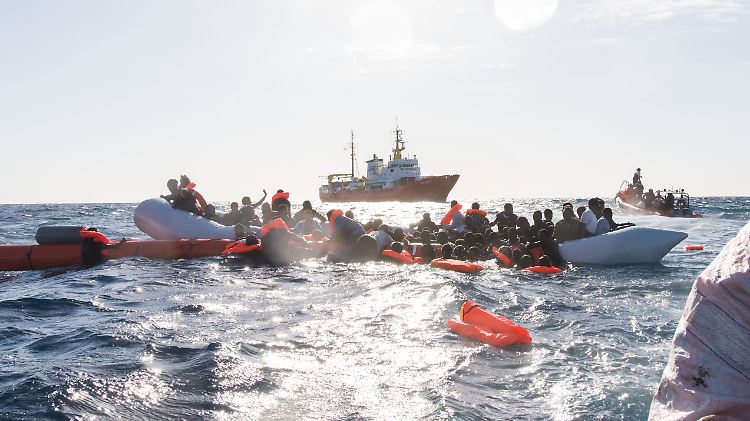 "Die Werte der EU gehen im Mittelmeer unter", sagt Sea-Watch.