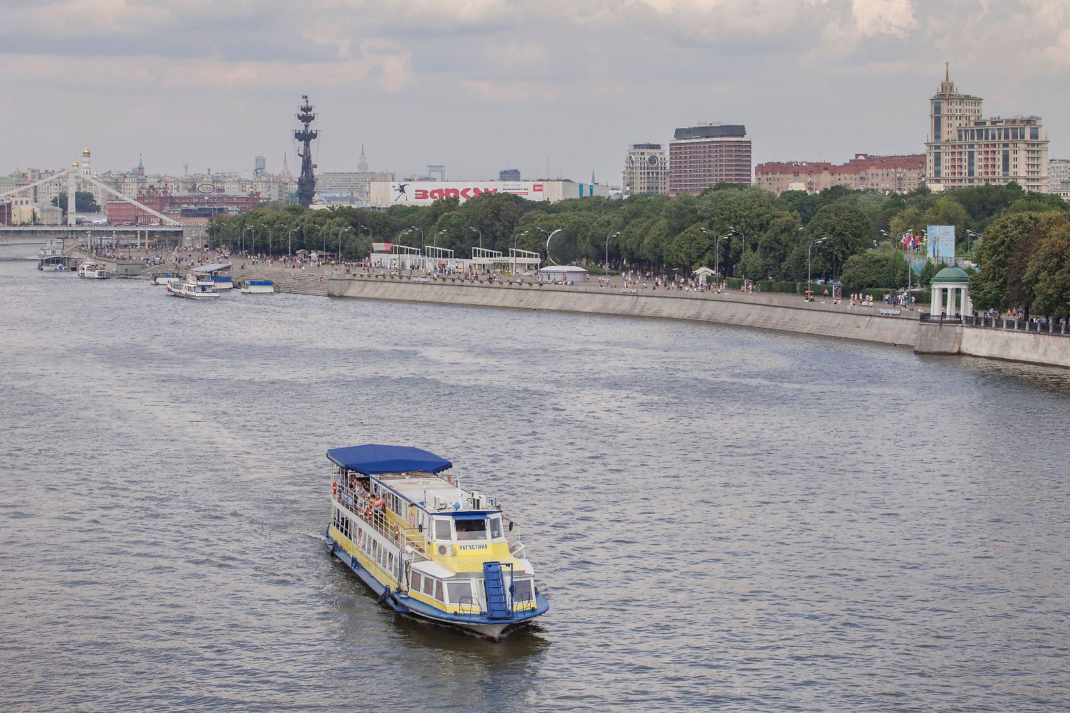 Einmal am Fluss Moskwa entlang, schon ist man im Gorki-Park. Wer ...
