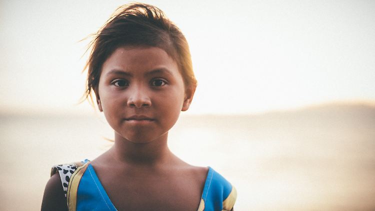 Im kolumbianischen Cabo de la Vela porträtiert Walter ein junges Mädchen. 