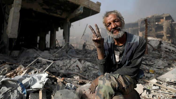 V für "Victory", also "Sieg". Der Preis für Assads Rückeroberung Syriens ist gigantisch.