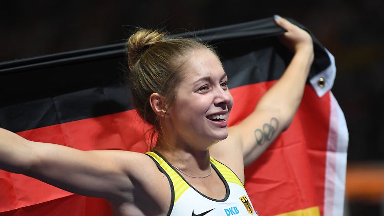 Pure Freude in Schwarz-Rot-Gold: "Geschenk" Gina Lückenkemper.