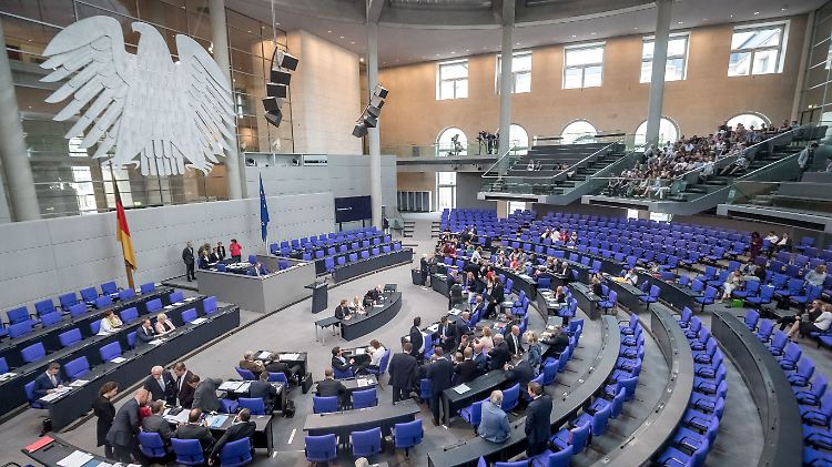 Alles über 50.000 Euro muss mit Namen und Anschrift veröffentlicht werden: Kleinere Spenden bleiben gemäß Paragraf 25, Absatz 3, Satz 2 und 3 des deutschen Parteiengesetzes im Dunkeln.