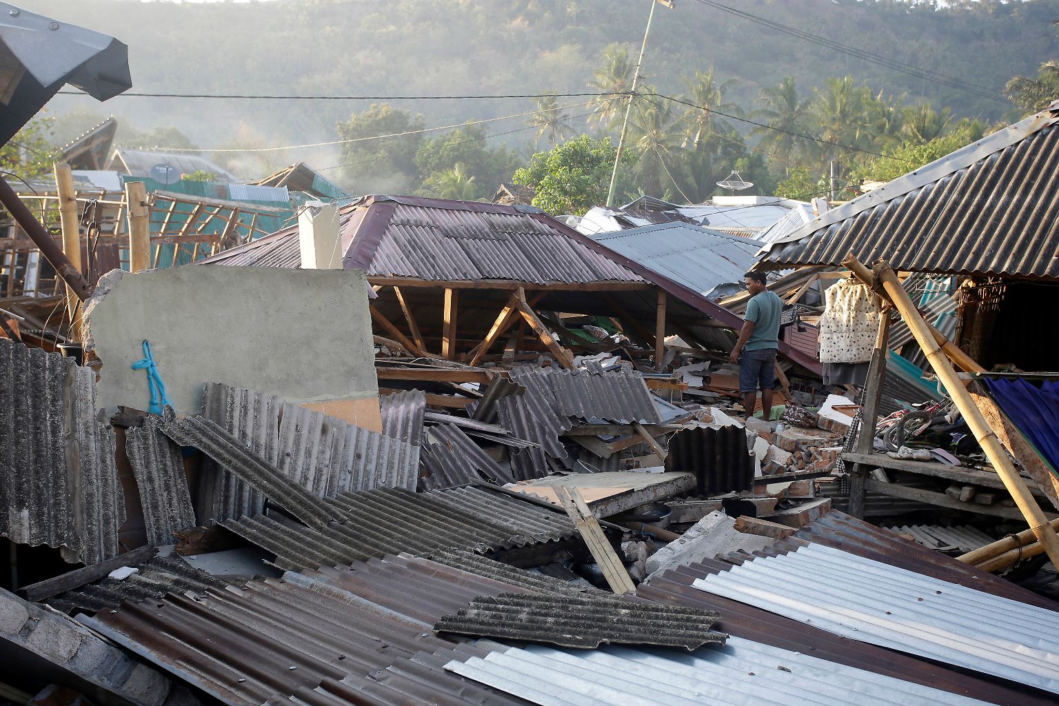 Auch mehrere Tage nach dem verheerenden Erdbeben wird die indonesische Ferieninsel Lombok noch von schweren Nachbeben erschüttert. 