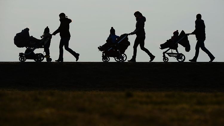 Kommunalpolitiker registrieren eine zunehmende Migration in das deutsche Sozialsystem.