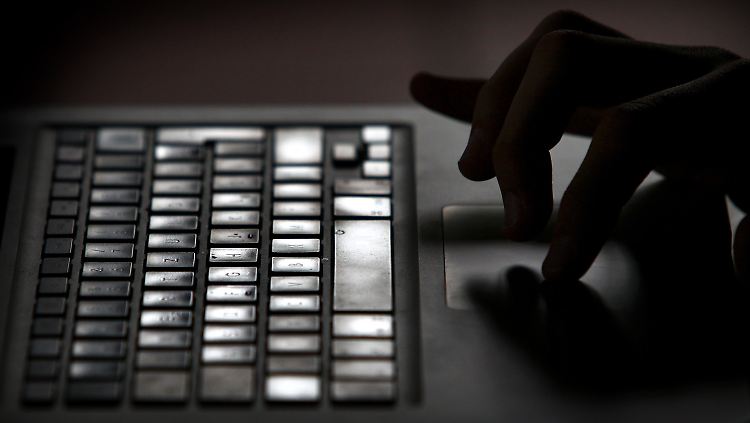 Längst kann man Staaten auch per Tastatur und Internetverbindung angreifen.