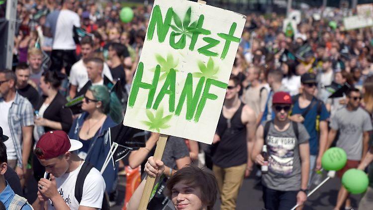 Rund 4000 Menschen demonstrierten für die Legalisierung von Cannabis.