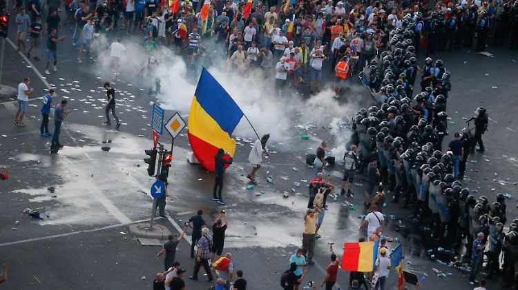 Tränengas gegen Bürger, die gegen Korruption protestieren: Die rumänische Regierung gerät durch die jüngsten Vorfälle in Bukarest auch international zunehmend unter Druck.