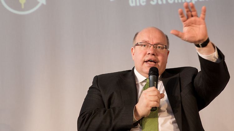 Wirtschaftsminister Peter Altmaier sagt: "Die Politik hat nicht das Recht, die Arbeitsplätze von Stahlkochern, Autobauern und Aluminiumgießern aufs Spiel zu setzen."