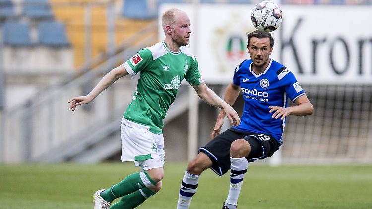 Rekord-Neuzugang Davy Klaassen zimmert schon am Tag seiner Vorstellung seine erste Werder-Bude im Test gegen Bielefeld.
