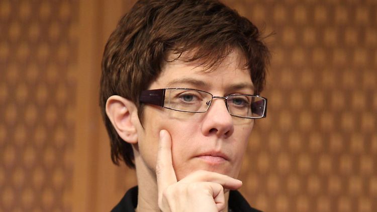 Unaufgeregt wie die Kanzlerin: Annegret Kramp-Karrenbauer.