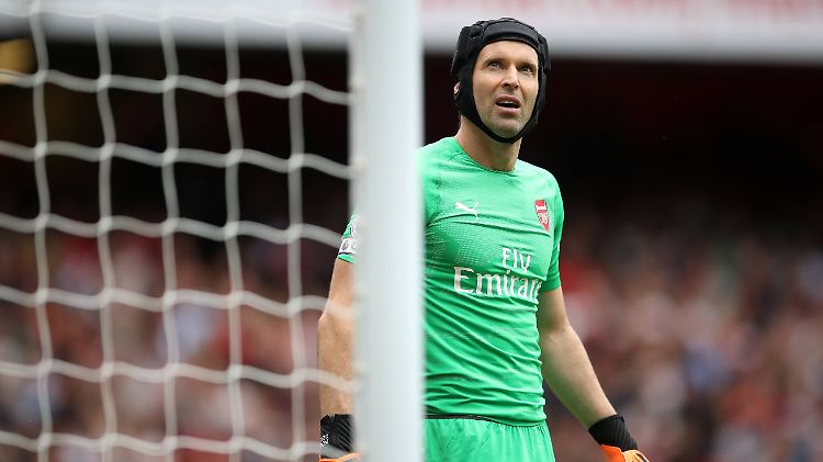 Wer den Schaden hat, muss auch mit Spott umgehen können. Arsenal-Keeper Cech hat damit etwas Probleme.