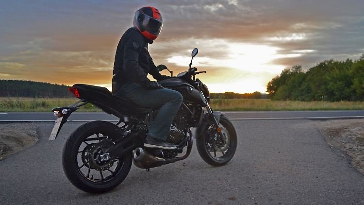 Die Yamaha MT-07 liebt den schnellen Ritt über die Autobahn, aber noch mehr kurvenreiche Landstraßen.