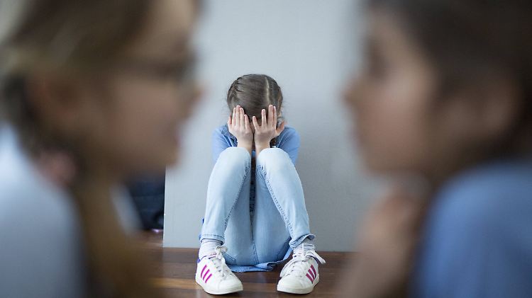 Manche Mädchen werden wegen ihrer überdurchschnittlichen Körpergröße gemobbt.