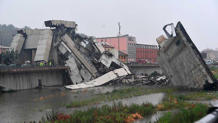 Tonnenschwere Trümmerteile: Der Einsturz der Morandi-Brücke wirft ernste Fragen zur Sicherheit der italienischen Infrastruktur auf.