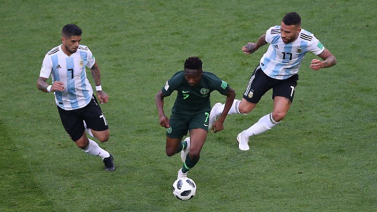 Kurz nach der WM-Teilnahme droht der nigerianischen Fußball-Nationalmannschaft ein herber Rückschlag.