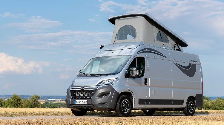 In den Jumper Biker Solution von Citroën passen nicht nur zwei Motorräder, es finden auch vier Schlafgäste Platz.