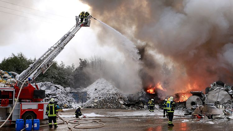 Das Feuer löste einen Großeinsatz aus.