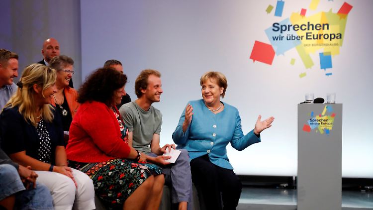 Bevor es losging, unterhielt sich Merkel zwanglos mit dem Publikum.
