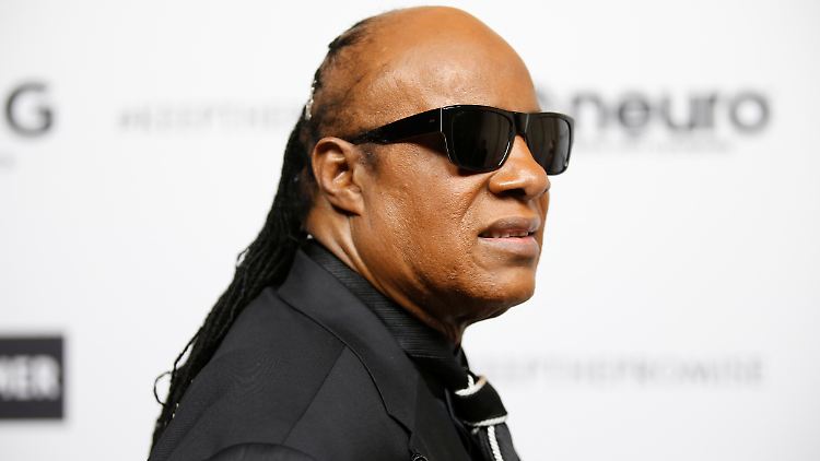 Stevie Wonder ist befreundet mit Aretha Franklin.