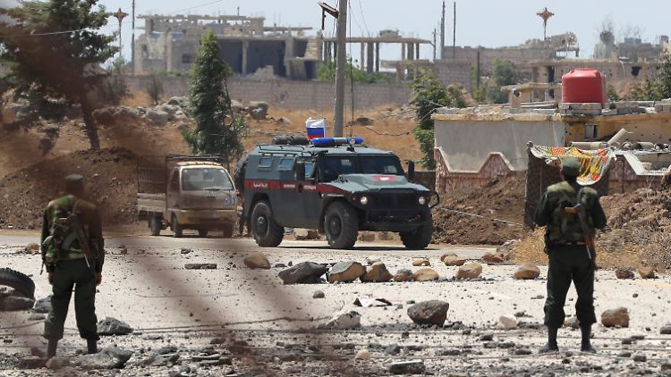 In teils heftigen Gefechten eroberten russische und syrische Truppen das Gebiet entlang der Demarkationslinie zu Israel zurück. 