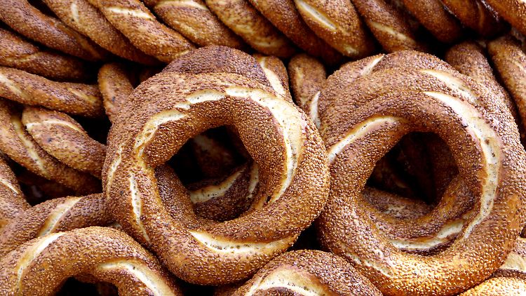 Immer wieder ist der Simit-Preis in den letzten zwei Jahren gestiegen - von einer Lira auf 1,25, dann auf 1,40.