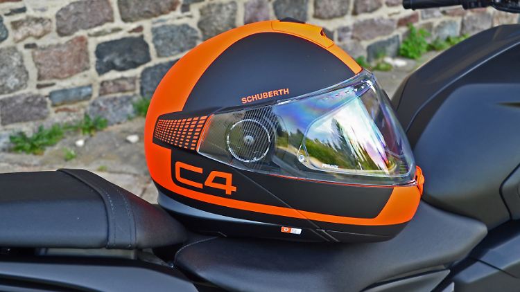 Klapphelme hatten früher den Nimbus des Uncoolen. Heute sehen manche sportlicher aus als normale Integralhelme. Wie zum Beispiel der Schuberth C4.