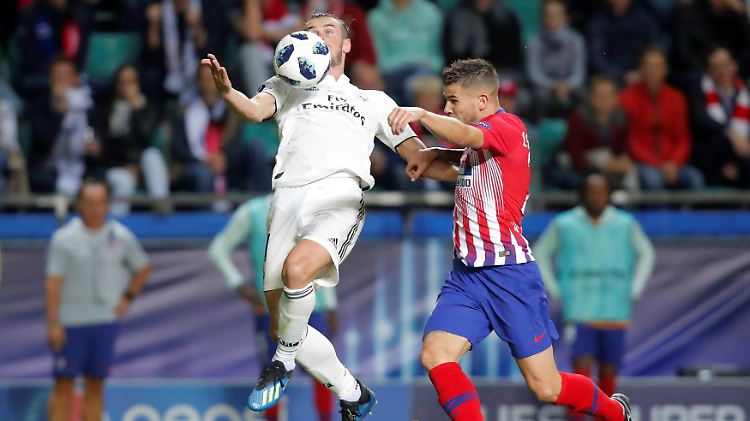 Atléticos Lucas Hernandez im Duell mit Gareth Bale.