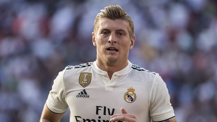 Toni Kroos bleibt in der Nationalmannschaft, weil er mehr Ruhepausen bekommen soll.