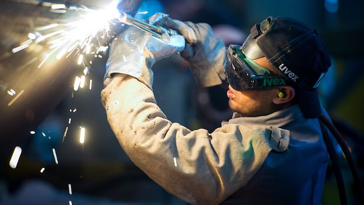 Dass Asylbewerber, die in Deutschland arbeiten, Deutsch gelernt haben und sich integrieren, abgeschoben werden, ist nicht nachzuvollziehen.