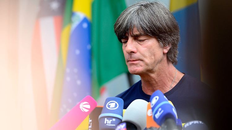 Amalysiert in der Versenkung: Joachim Löw.