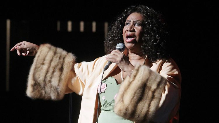 Aretha Franklin bei einem Auftritt 2011 im Peabody Opera House in St. Louis.