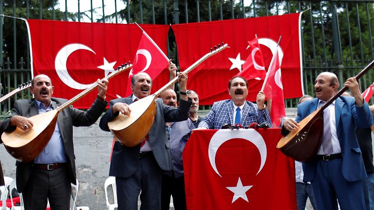 Netter Singsang aus der Türkei. Aber wer's glaubt, wird selig ...