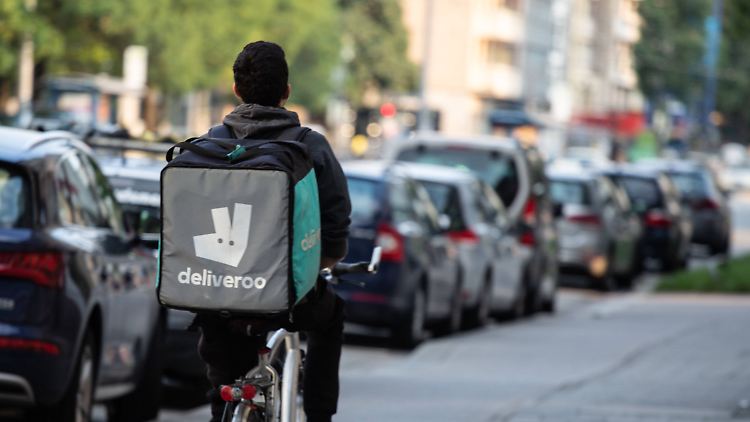 In vielen Städten werden bald keine Deliveroo-Fahrer mehr unterwegs sein.