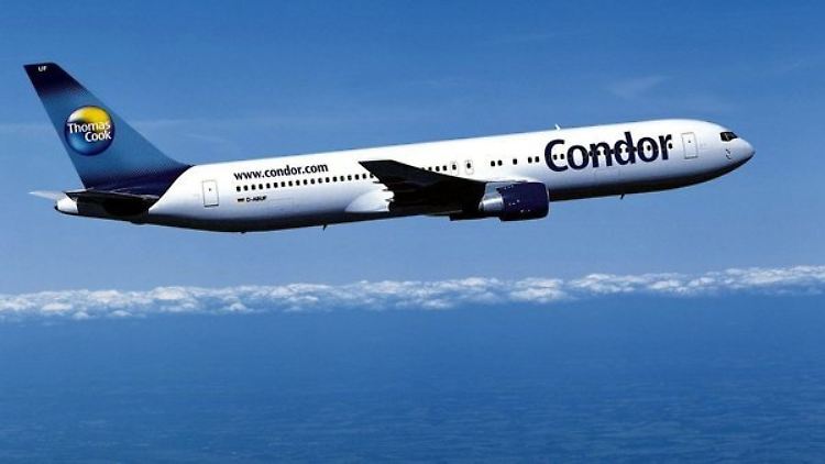 Auf einer der Bordtoiletten des Flugzeugs soll eine Bombendrohung gefunden worden sein.