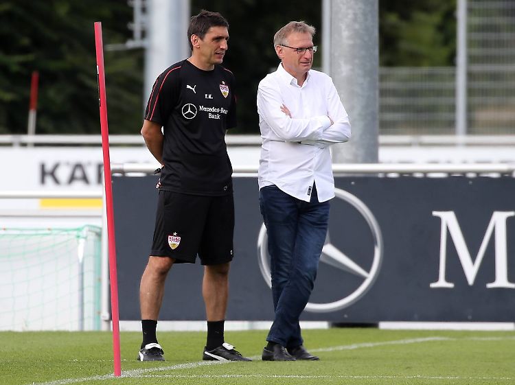 Die Männer hinter dem VfB-Aufwärtstrend: Trainer Tayfun Korkut (l.) und Manager Michael Reschke.