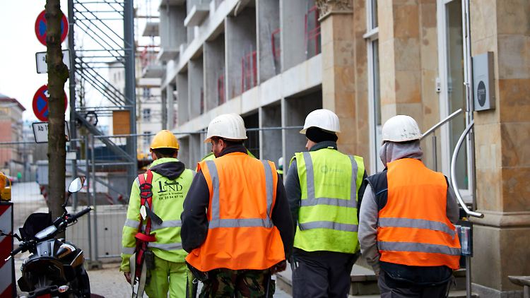 In vielen Branchen wird momentan händeringend nach Fachkräften gesucht.
